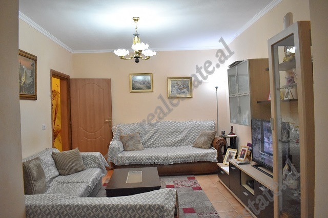 Apartament per shitje afer shkolles Mihal Grameno ne Tirane (TRS-617-14K)